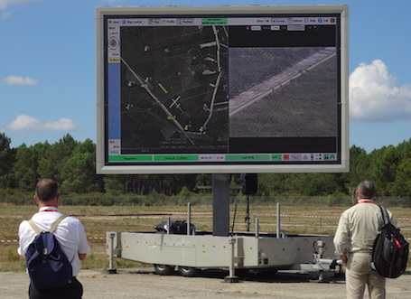 Pendant les trois jours du salon UAV Show, le CESA Drones (Camp de Soule) est utilisé pour les démonstrations en vol des drones exposés