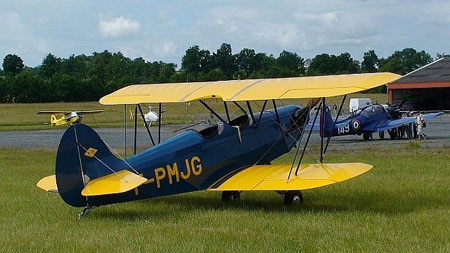 Nostalgic Aéro, association vouée à la sauvegarde du patrimoine aéronautique est basée sur l'aérodrome de St Yan.