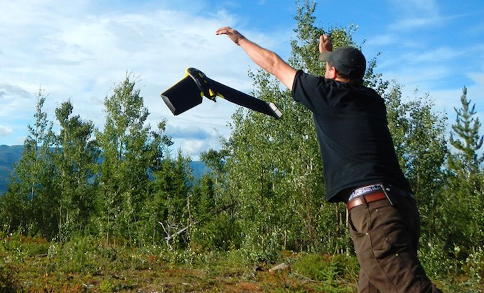 1. C'est un drone eBee de SenseFly opéré par Airinov qui a été utilisé pour l'essai