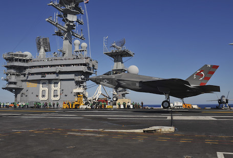 Appontage du JSF F-35C sur le porte-avions USS Nimitz