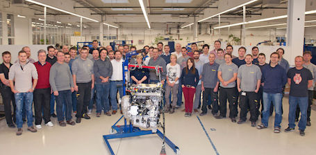 Le 1.000ème moteur diesel AE-300 dans l'atelier du motoriste autrichien Austro-Engine