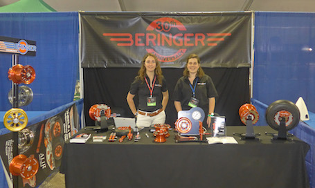 Au salon de Sebring, le stand Beringer aux couleurs du 30ème anniversaire du...</div></noscript>				</div>

				
					<aside class=