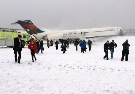 L'évacuation du MD-88 de Delta Air Lines par les 127 passagers