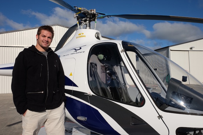 Richie Mc Caw, des commandes des All Blacks à celles du Cabri G2 de Guimbal