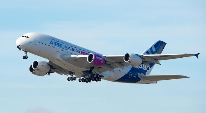 Le moteur Rolls-Royce Trent XWB-97 (poussée de 97.000 livres) était fixé sur le mât intérieur gauche d'un A380 pour son premier vol.