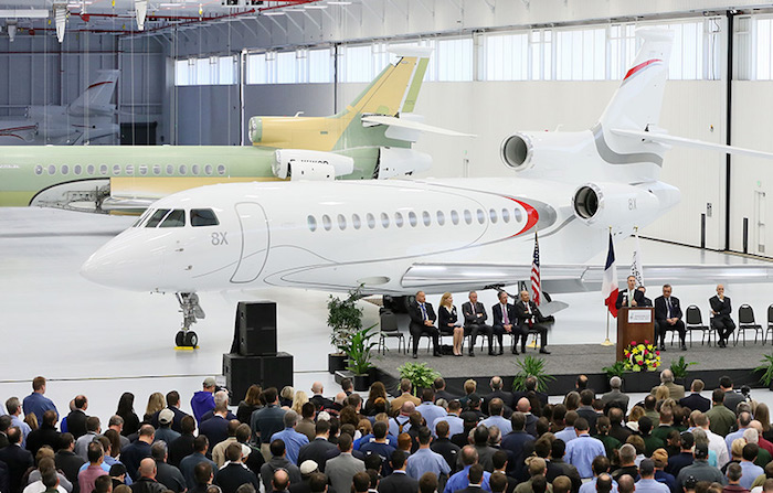 Le premier Falcon 8X a été réceptionné par les équipes d'aménagement final de Little Rock, en août 2015