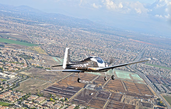 Le triplace M10T de Mooney, lors de son premier vol, en Californie