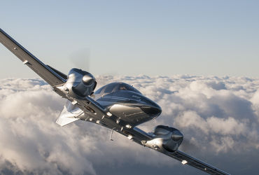 En 2015, Diamond Aircraft a débuté les livraisons de son prometteur DA62 qui devrait rapidement bousculer la hiérarchie des ventes mondiales de bimoteurs à piston
