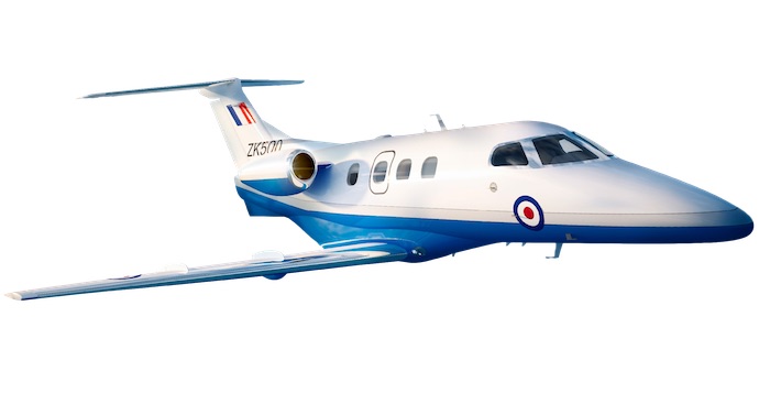 Le biréacteur léger Phenom 100 sous les cocardes de la Royal Air Force