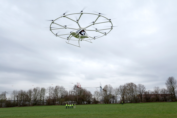 Quelques jours après voir obtenu le feu des autorités allemandes, e-Volo a réalisé le premier vol piloté.