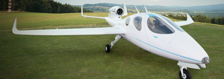 Le Flaris LAR01, de conception polonaise, a été présenté en 2013 au Salon du Bourget