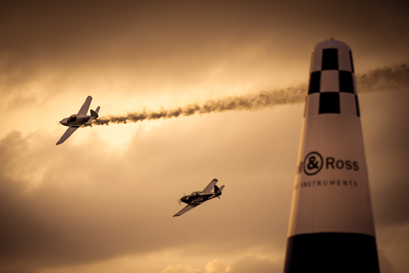 La Swift team propose désormais, avec force artifices, un spectacle au coucher du soleil. © Swift Team