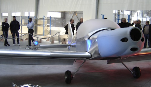 Livraison du premier exemplaire de série de l'ULM Sensation d'Aeroflying