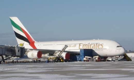 L'Airbus A380 d'Emirates Airlines immobilisé sur l'aéroport de Toronto depuis le 6 décembre 2010