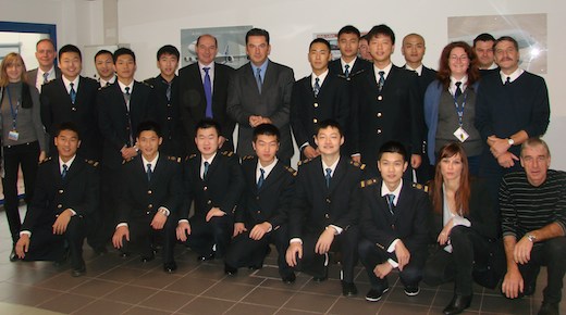 Les 14 nouveaux cadets chinois de la CAFUC à leur arrivée à l'ESMA