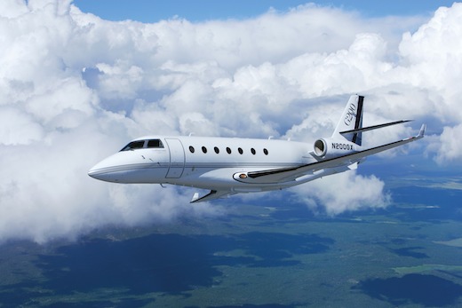 Le Gulfstream G200 est un biréacteur à grande cabine et rayon d’action intermédiaire. Prix catalogue : 21,6 M$