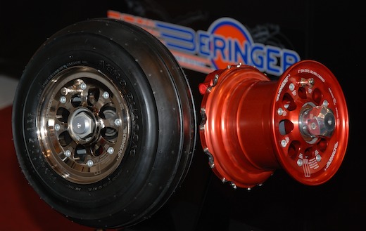 Avec une activité de plus en plus tournée vers l'aéronautique, la nécessité d'un accès direct à une piste d'un aérodrome s'imposait pour Béringer qui a choisi Gap-Tallard