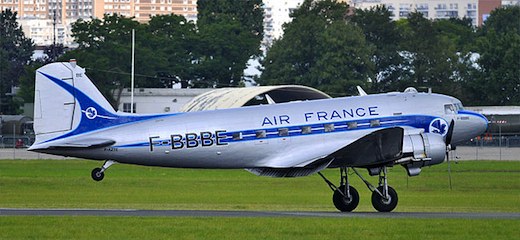 Le Douglas DC3 – F-AZTE de l'association France DC3 est attendu, le 26 mars 2011 au musée du Bourget