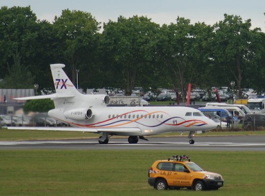 Le Falcon 7X en démonstration au salon du Bourget 2011