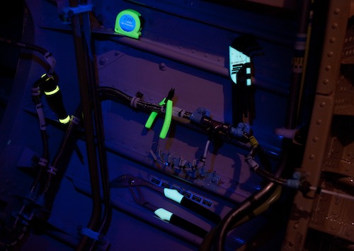 Des outils fluorescents Facom pour éviter les pertes de matériel et préserver la sécurité aérienne