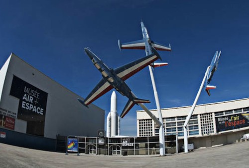 Les Fouga Magister aux couleurs de la Patrouille de France, emblème du musée de l'air du Bourget