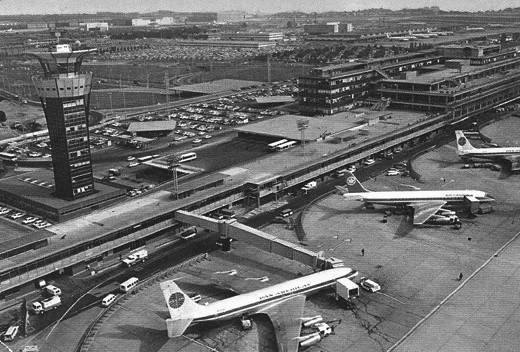 L'histoire d'Orly, du petit village à l'aéroport international, retracée en cartes postales
