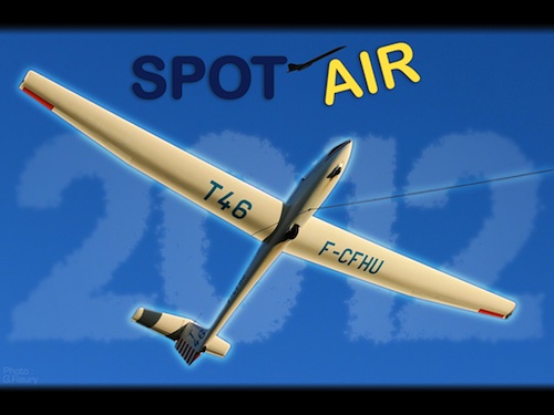 Un planeur Twin Astir de Grob figé en treuillée