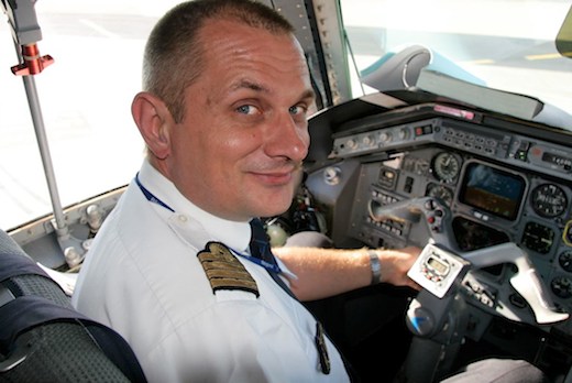 Michel Mouton, après avoir été pilote d'AWACS est aujourd'hui commandant de bord sur ERJ-145