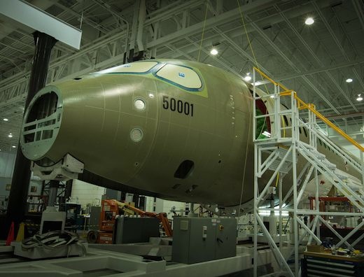 L’assemblage de premier véhicule d’essai (FTV1) de l’avion CSeries fait à l’établissement de Bombardier à Mirabel (Québec).