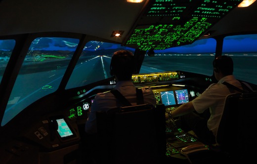A Strasbourg-Entzheim, FlightAdventures propose des stages anti-stress aéronautique pour permettre aux passagers inquiets de voyager plus sereinement.