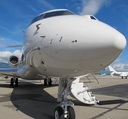 Le Global 6000, ses 13 heures d'autonomie et ses 11400 km de distance franchissable.