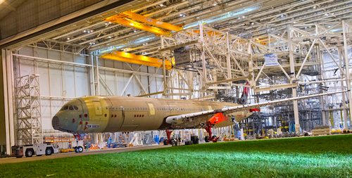 Sortie de l’atelier d’assemblage final Roger Béteille pour l’A350XWB 