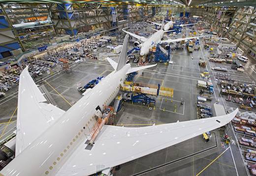 Boeing et Airbus montent en cadence