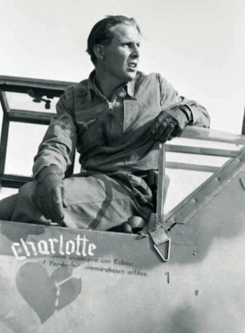 Le Leutnant Hans-Joachim Birkner, né en Prusse orientale, fut un des grands as de la JG 52. Il se tuera le 14 décembre 1944 à la suite d’un ennui moteur. Il était alors crédité de cent dix-sept victoires.