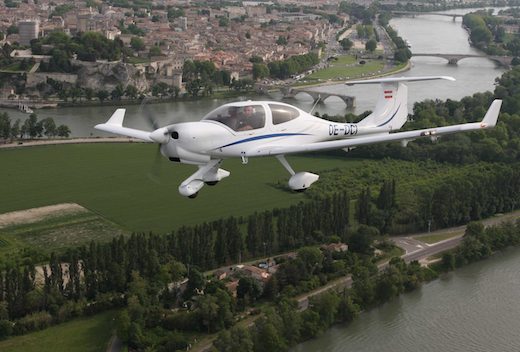 L’aéro-club de l’Hérault le propose son nouveau DA40 NG Club à 162 euros de l’heure de vol.