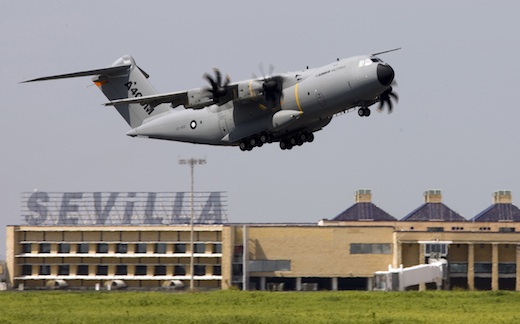 A la suite de laborieuses tergiversations, le programme européen d'avion militaire de transport a finalement atterri à Séville, en Espagne.