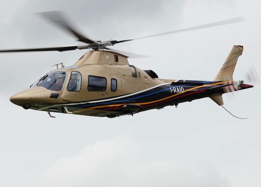 C'est un hélicoptère Agusta Westland 109 identique à celui-ci qui s'est écrasé, le 16 janvier 2013, en matinée, dans Londres.