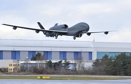 Le drone Euro Hawk de Northrop Grumman - Cassidian au décollage de la base aérienne allemande de Manching, le 11 janvier 2013