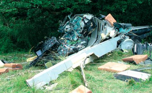 Epave d'un Eurocopter AS350 B2 Ecureuil après un accident survenu en 2009 dans l'Ain.