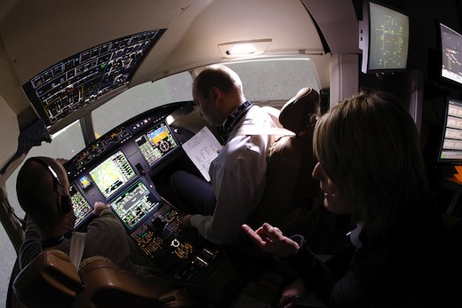 Qu'ils soient formés par CAE ou Flight Safety, les pilotes de Falcon joueront désormais la même partition…