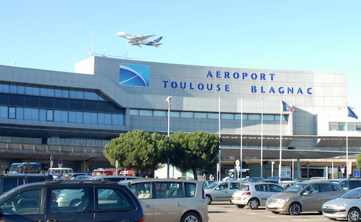 Avec l’arrivée des bases Air France et easyJet, l’aéroport a dû modifier l’implantation des compagnies aériennes et de leurs assistants dans l’aérogare.