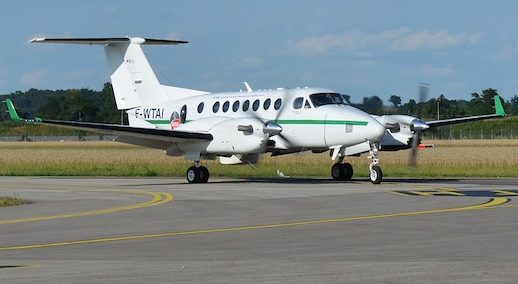 Ce Beechcraft 350 est équipé d’un radar Selex Galileo Gabbiano T200, d’une boule vidéo rétractable et d’un système AIS.