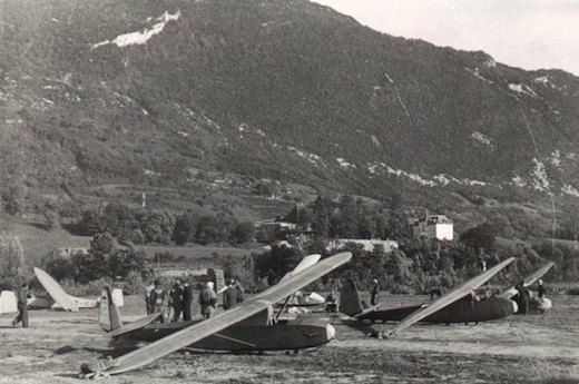 Castel 30S, Avia 40P et Grünau Baby sur l'aire de départ.