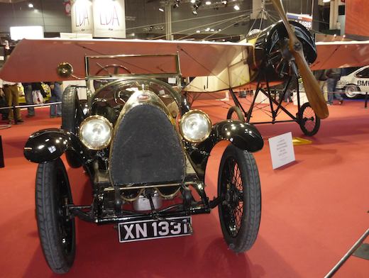 La Bugatti 5 L du Musée Louwman et le Morane H de la collection Salis : 2 icônes représentatives de la pasion de Roland Garros pour les belles mécaniques.