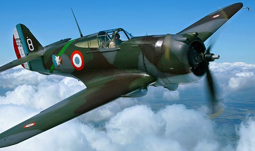 L'unique exemplaire du Curtiss H.75 Hawk aux couleurs françaises.