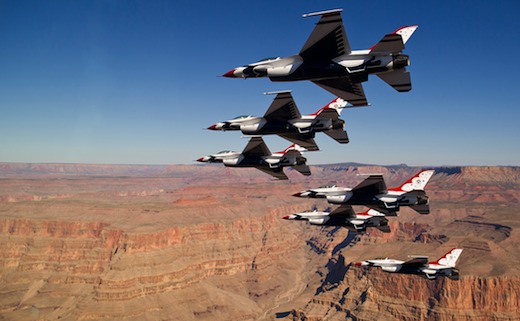 La patrouille des Thunderbirds de l'US Air Force privée de meeting en 2013, année de son soixantième anniversaire