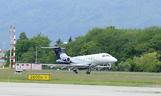 Arrivée du Legacy 500 n/s03 à Genève, à 48 heures de l'ouverture d'EBACE 2013