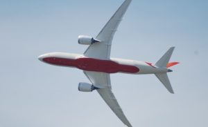 Au Bourget, Boeing présentait pour la première fois en vol son 787 Dreamliner