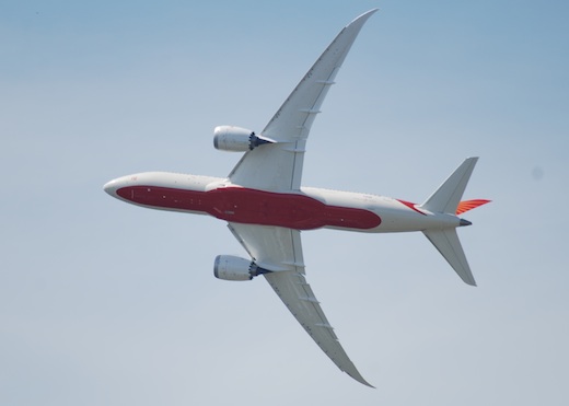 Au Bourget, Boeing présentait pour la première fois en vol son 787 Dreamliner
