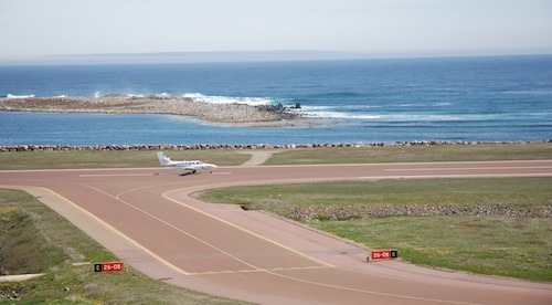 Le C406 d'Air Saint-Pierre sur la piste de l'aéroport de Saint-Pierre-Pointe-Blanche